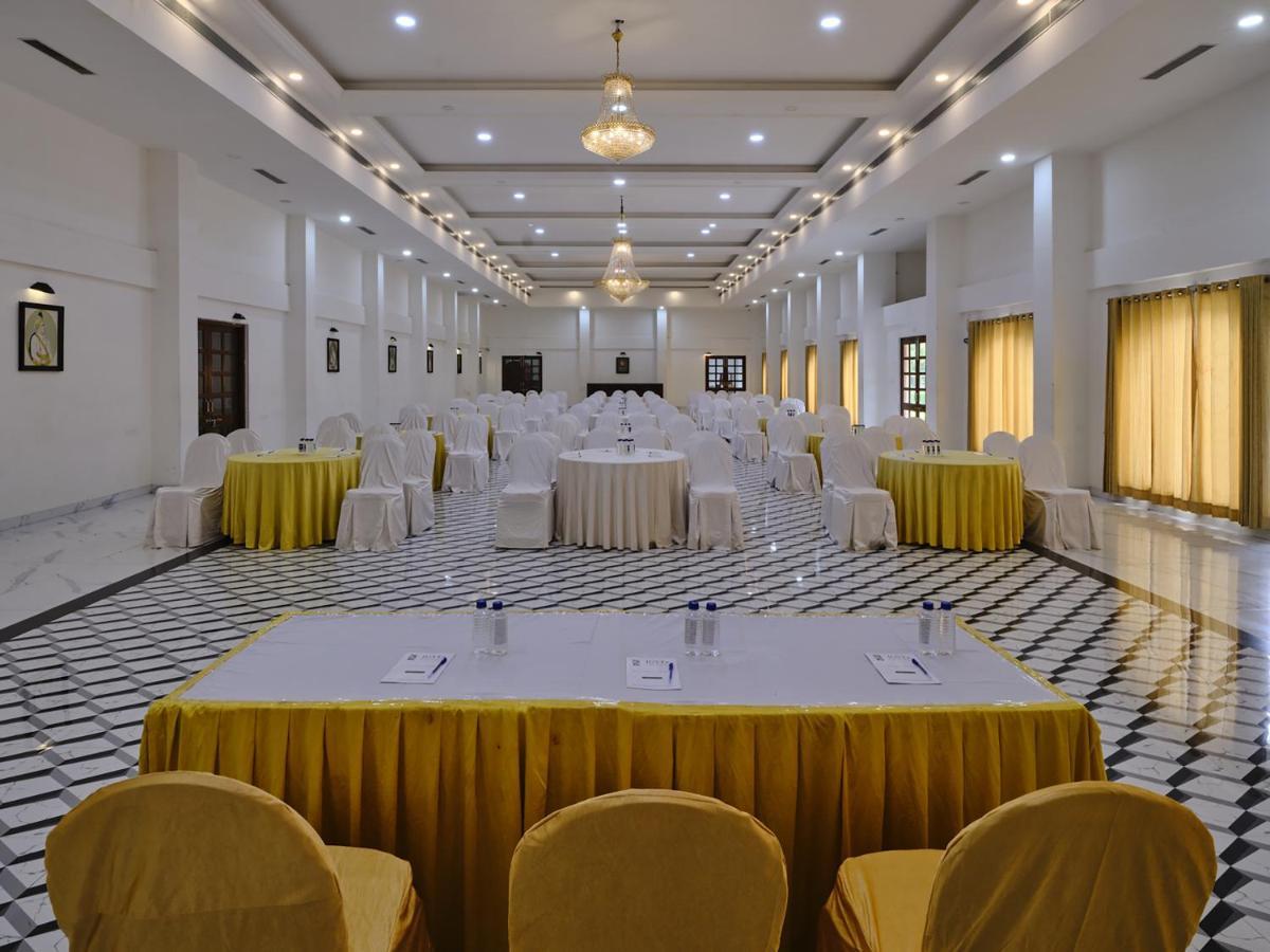 Juesta Rajputana Resort & Convention Centre, Udaipur Buitenkant foto