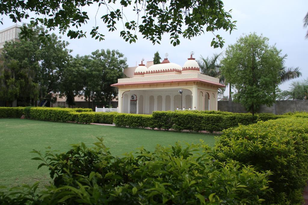 Juesta Rajputana Resort & Convention Centre, Udaipur Buitenkant foto